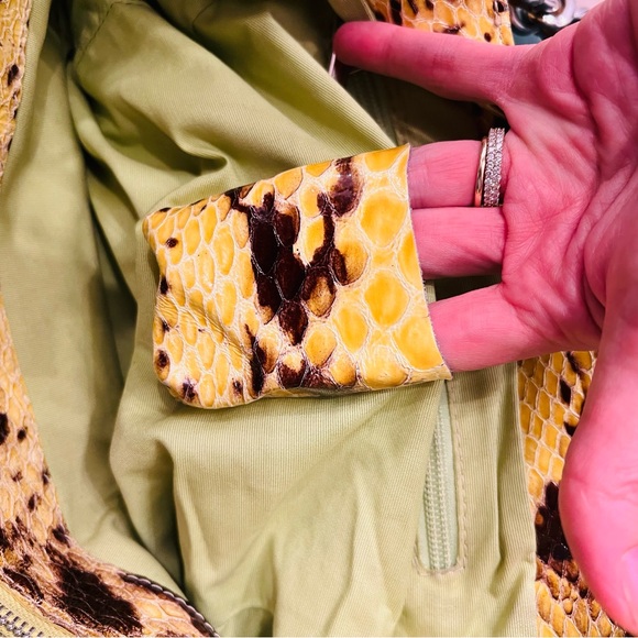 🔥 Vintar Cavalcanti Yellow Snakeskin Italian Leather Chain Tote - Picture 4 of 16